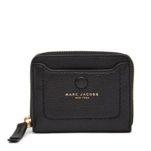 Marc Jacobs
Empire City Leather Zip Wallet